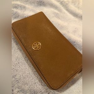 Tory Burch Wallet - Cardamom color